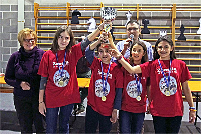 Le ragazze della scuola Maffei, vincitrici del torneo femminile delle scuole secondarie di primo grado