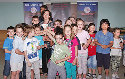 I bambini della scuola Fogazzaro/Roncalli di Dueville con la maestra Miriam