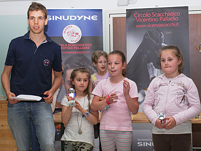 Con Marco Dai Zotti, da sinistra a destra: Vittoria Miotti, seconda; Valeria Gazzola, terza; Veronica Villanova, prima