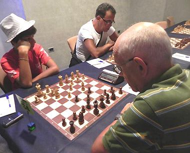 Quando l'uomo con il cappello incontra l'uomo con pochi capelli, l'uomo con pochi capelli è un uomo morto (cit. da Sergio Leone)