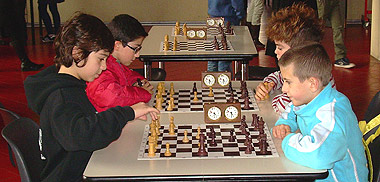 Allenamento fra una partita e l'altra: in primo piano Lorenzo Magazzù contro Leonardo Testa; in secondo piano Andrea Gennari contro Mario Rigo