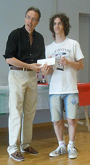 Bruno Della Sala ritira il premio per il terzo classificato del torneo delle prime categorie nazionali