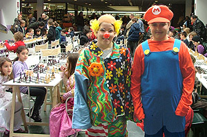 Prima un clown, poi Supermario: che ci sia un messaggio politico dietro?