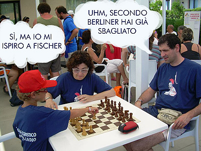 Davide analizza la sua partita con Leone e Paola