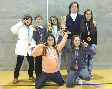La squadra femminile della scuola Roncalli di Dueville