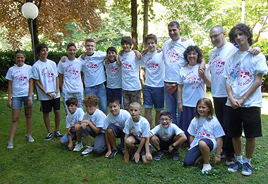 I 15 giovani partecipanti e i 3 allenatori