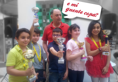 Francesco Ielo, Matteo Ronco, Mattia Barbieri e Noemi Ielo, premiati nell'under 16 di Albignasego, con il loro istruttore, Aldo Danese