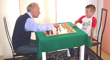 Lino Miolo gioca con Leonardo Testa