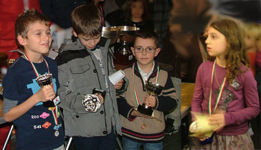 I vincitori del torneo B di Scaccogatto 2011: mario, bepi, Jacopo Motterle, 1°; Elisa Endrigo, 1^ bambina