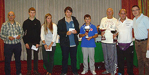 I premiati del torneo B: (da sinistra a destra) Abdelaziz Jimchi, 5°, Zeno Fratton, 5°, Giulia Polin, 4^; Martino Aprile, 3°; Lorenzo Lodici, 2°; Amleto Penzo, 2°; Simone Marangoni, 1°; Enrico Timothy Testa