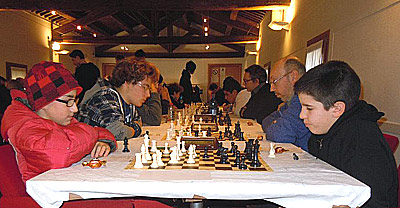  Andrea Gennari tenta di superare il leader del torneo Riccardo Carraro. Finirà patta.