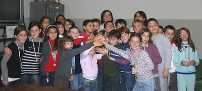 I bambini della Scuola Fogazzaro con le maestre