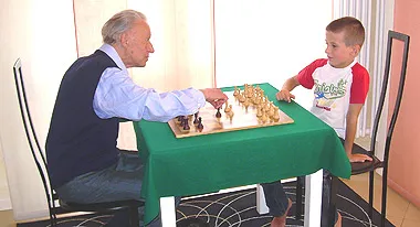 Lino Miolo gioca con Leonardo Testa